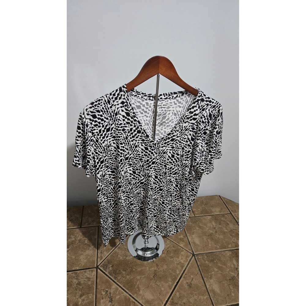 Nine West Soft Spun Rayon Spandex Animal Print V Neck SS Shirt Size L